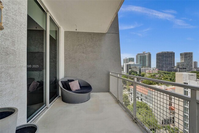 Building Photo - 444 NE 30th St