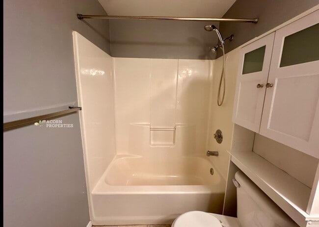 Building Photo - 537 NE Ellis Way