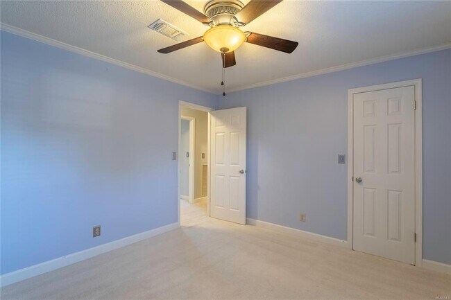 Building Photo - 149 Ledyard Dr