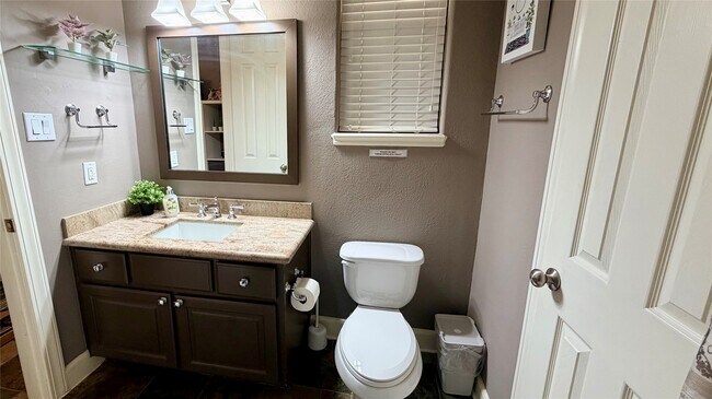 Building Photo - 1013 Gross St