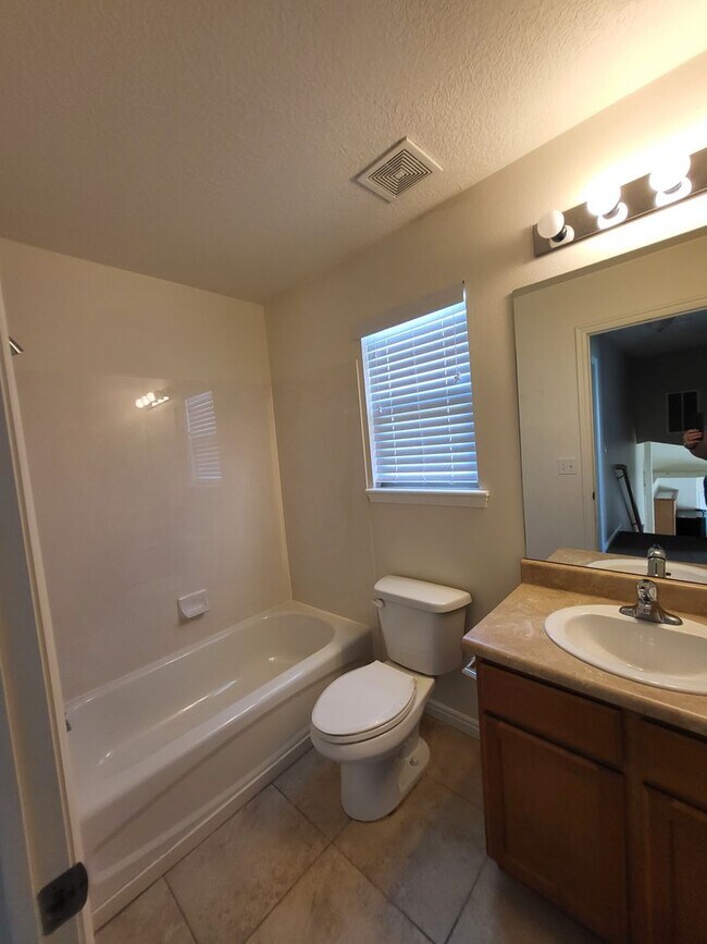 Building Photo - Large Pleasant Grove Home
