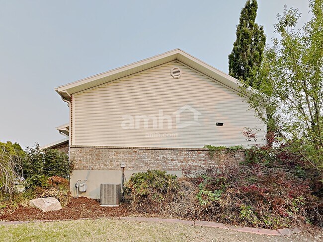 Building Photo - 1452 S 1350 W