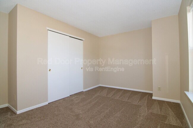 Building Photo - 76 Snowflake Cir