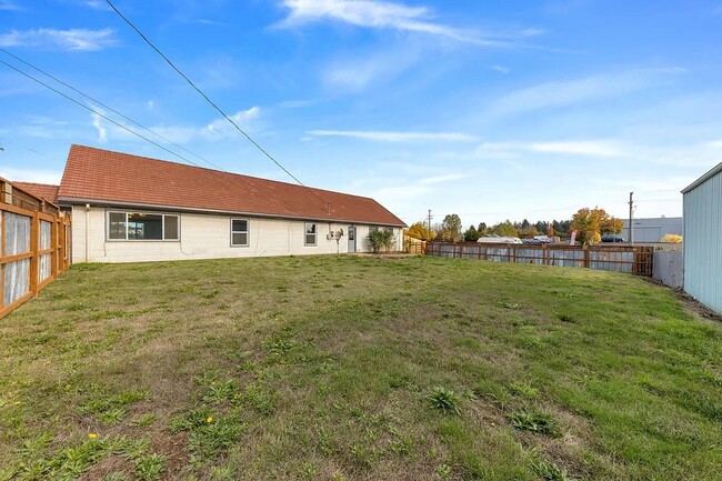 Building Photo - 1186 NE Alpine Ave