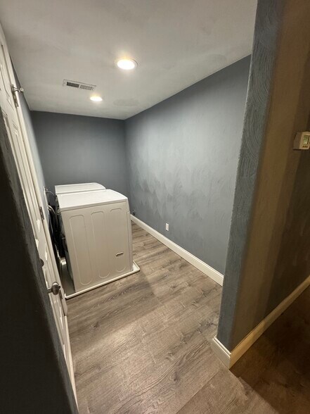 Building Photo - 633 Pine Bnd