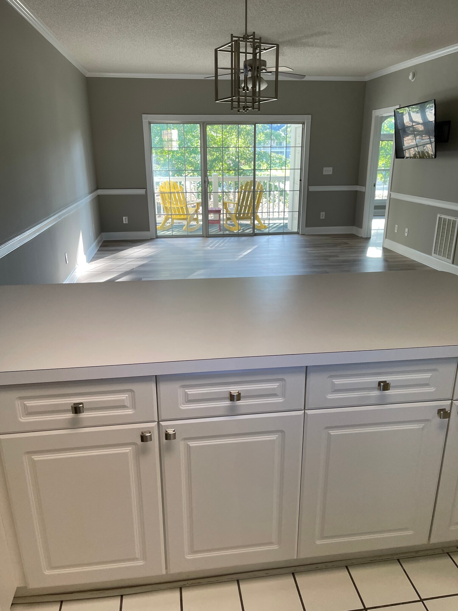 Kitchen - 674 Riverwalk Dr