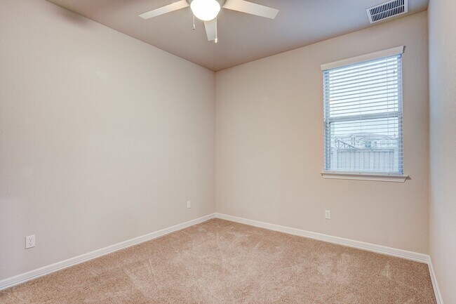 Building Photo - 2212 Dillon Pond Ln
