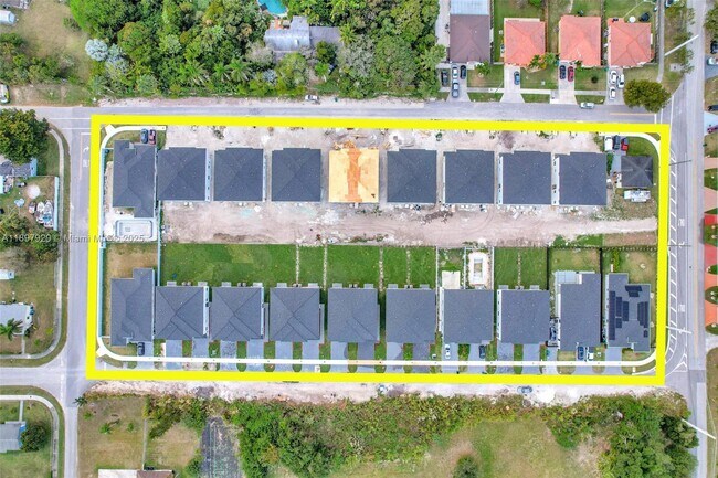Building Photo - 22555 SW 125th Ave