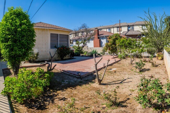 Building Photo - 2nd St., 829-831
