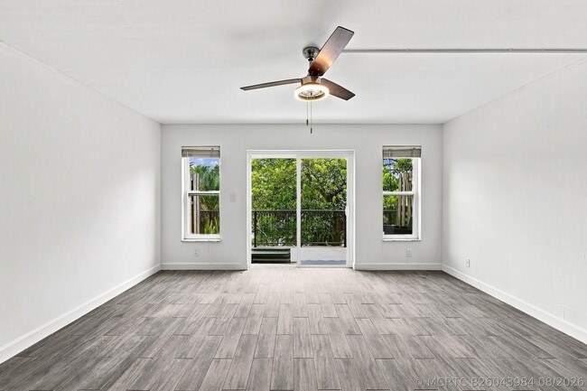 Building Photo - 640 Tennis Club Dr