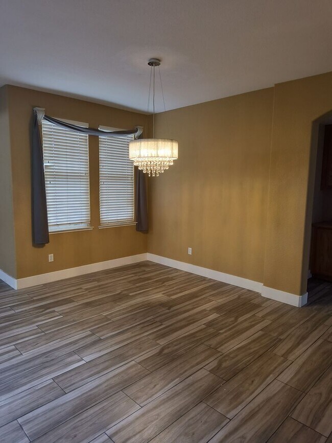 Building Photo - 4 Bedroom 3 Bathroom In Rocklin!