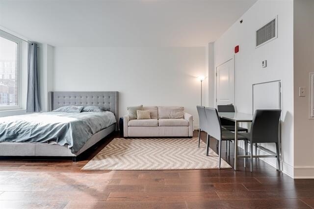 Building Photo - 1100 Maxwell Ln