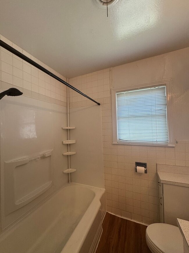 Building Photo - Located Avondale!!! 2/1 CH/A