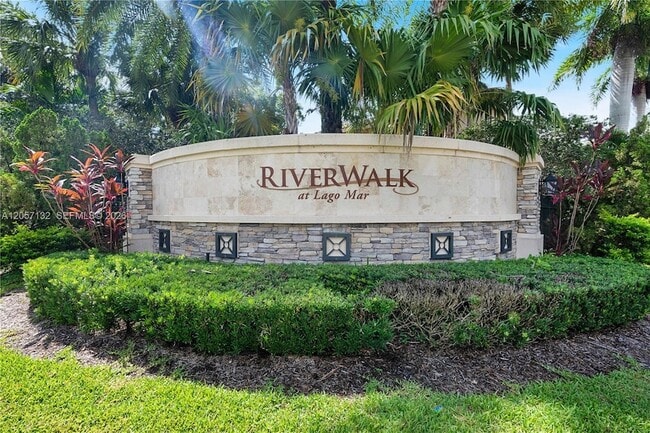 Building Photo - 13005 Riverwalk Cir N