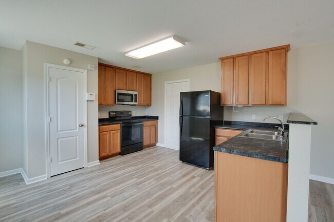 Building Photo - 128 Farmington Dr