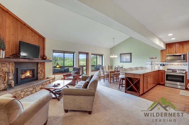 Primary Photo - WINTER RENTAL 2 Bedroom/2 Bath, New Furnit...
