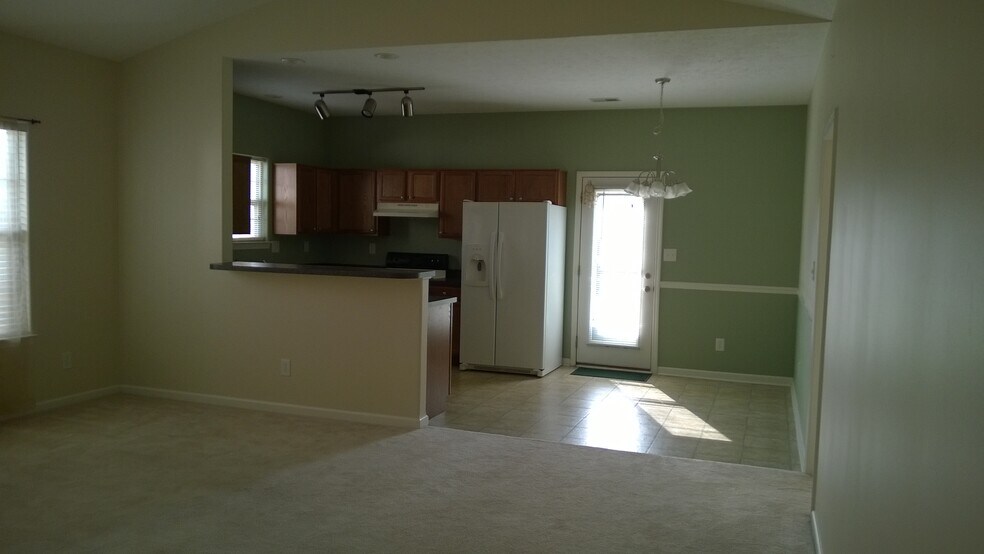 Building Photo - 1093 Winding Oak Trl