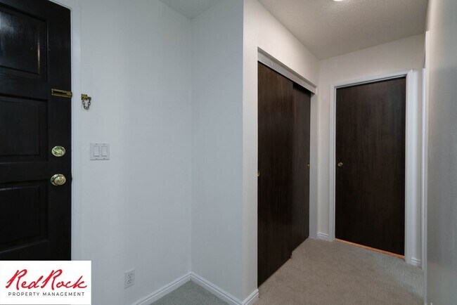 Building Photo - 2 Bedroom Condo in a Prime Location!