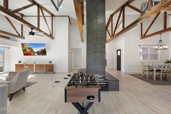 Building Photo - 1759 N Spring Cir