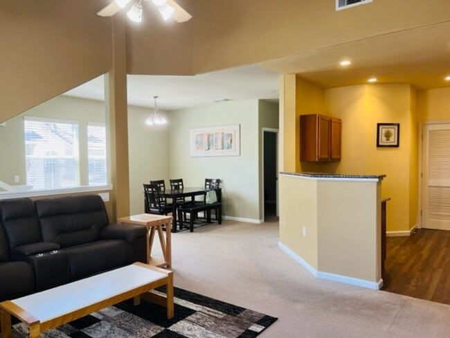 Building Photo - Beautiful Tri-Level Condominium in Gated Elk Grove Community!