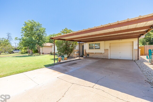 Building Photo - Charming 3 bedroom, 2 bath in Great Location!