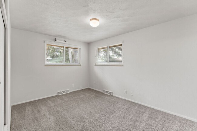 Building Photo - 1721-1723 Dotsero Ave