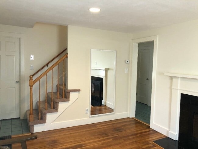 Building Photo - 360 Waltham St