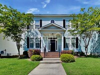 Building Photo - 408 Hydrangea St
