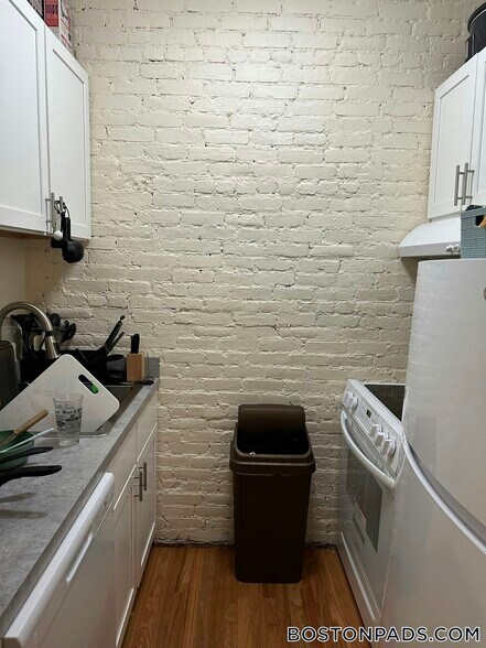 Building Photo - 890 Huntington Ave