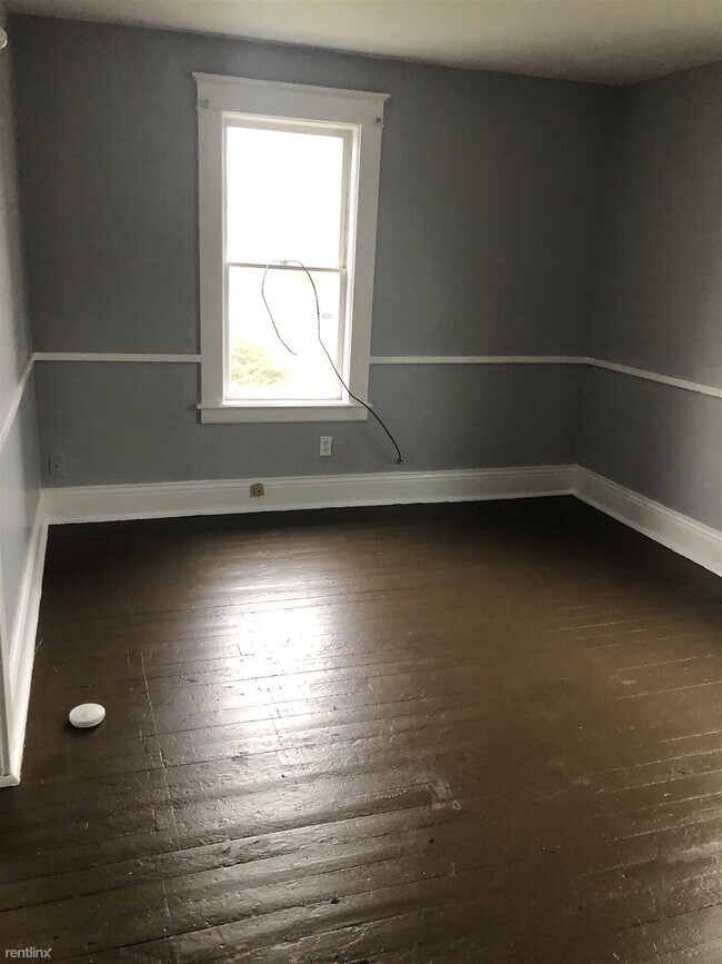 Building Photo - 4 br, 1 bath House - 1303 Throop St