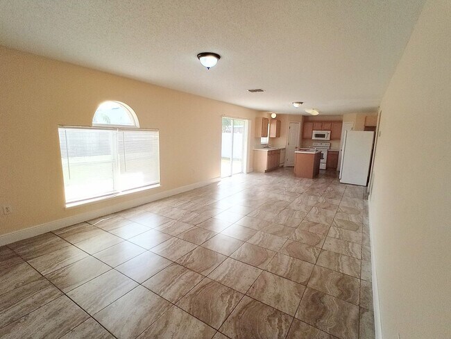 Building Photo - Spacious 4 bedrooms 2.5 baths single-family home Located in Orlando FL!!