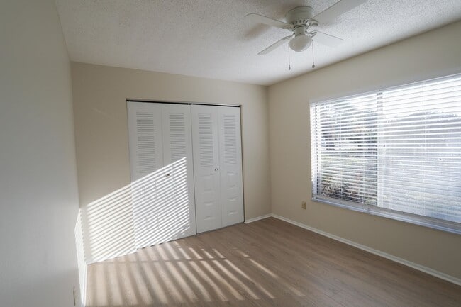 Building Photo - 5005 Ledgewood Way