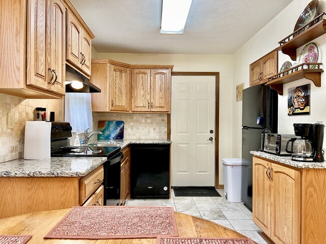Building Photo - Cute, Comfy & Full of Charm!