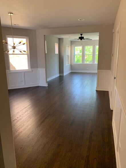 Building Photo - 5315 W Montrose Ave