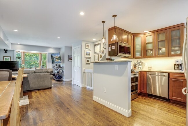 Building Photo - 154 W 3rd St