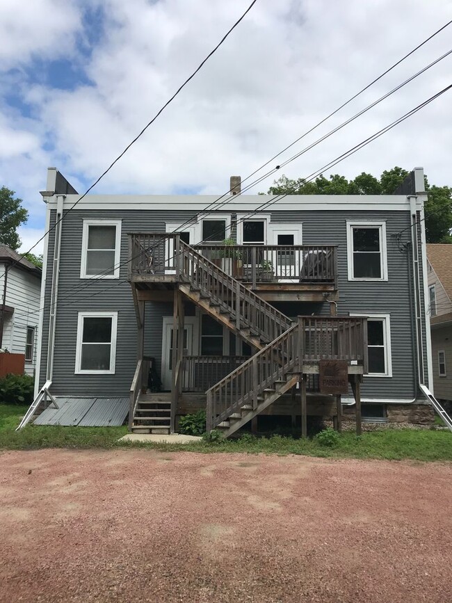 Building Photo - 715 S Phillips Ave