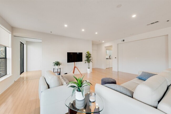 Building Photo - 4111 Gilbert Ave