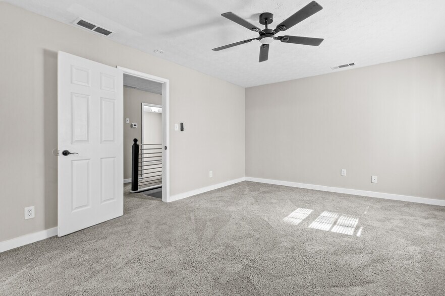 Building Photo - 800 Post Road Cir