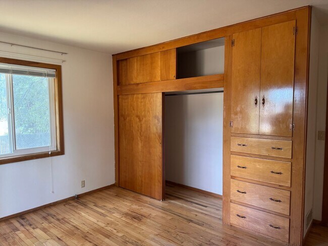 Building Photo - Spacious 2 Bedroom 2 Bath Living Room and Great Room