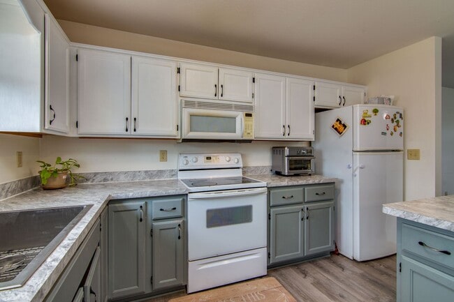 Building Photo - Italian Estates Property Management