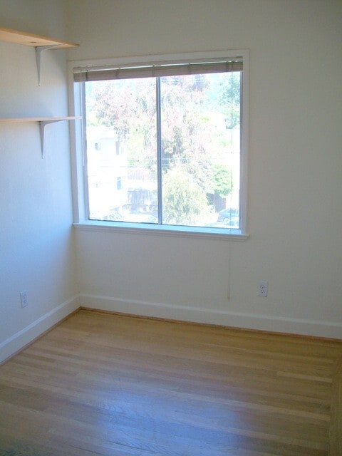 Building Photo - Newly Remodeled corner unit small 2-bedroom with a full kitchen and lots of light
