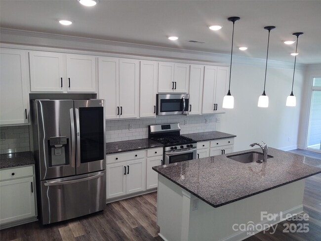 Building Photo - 2235 Blewett Dr