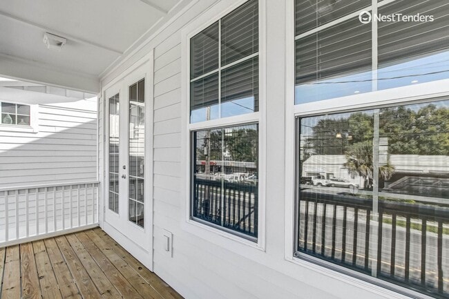 Building Photo - Amelia Island Coastal Charmer!