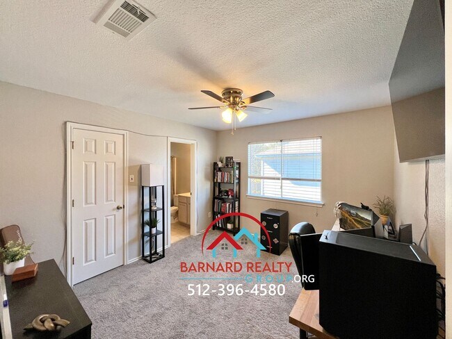 Building Photo - Available Mid July: Well maintained Duplex with Garage and Yard- Close to TX State Bus Stop!