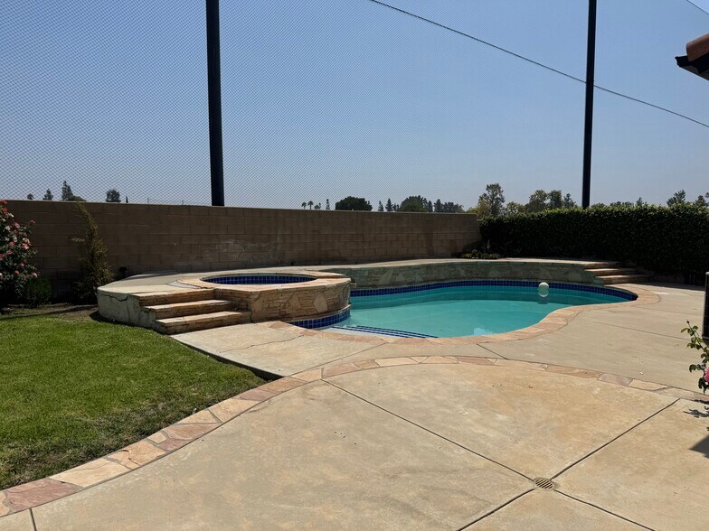 Building Photo - 10406 Sandlewood Ln