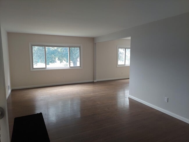 Building Photo - 28 Spier Ave