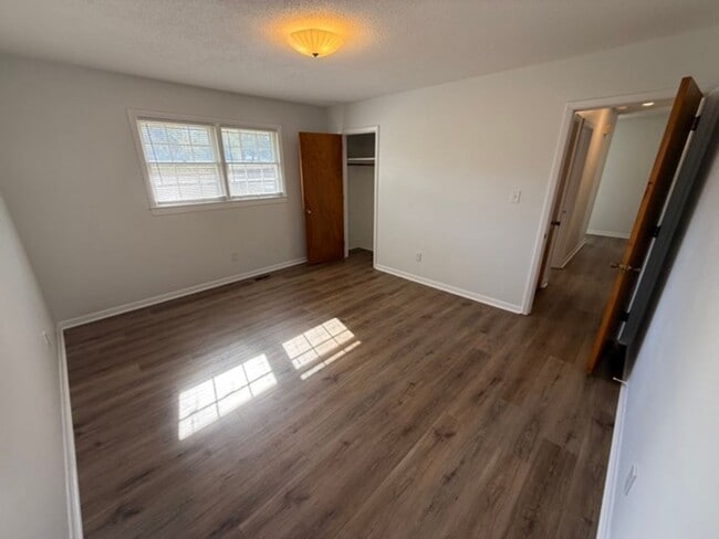 Building Photo - Christmas Move-In Special!! $500 off first month's rent - UTILITIES, LAWN CARE, WIFI, GARBAGE INC...