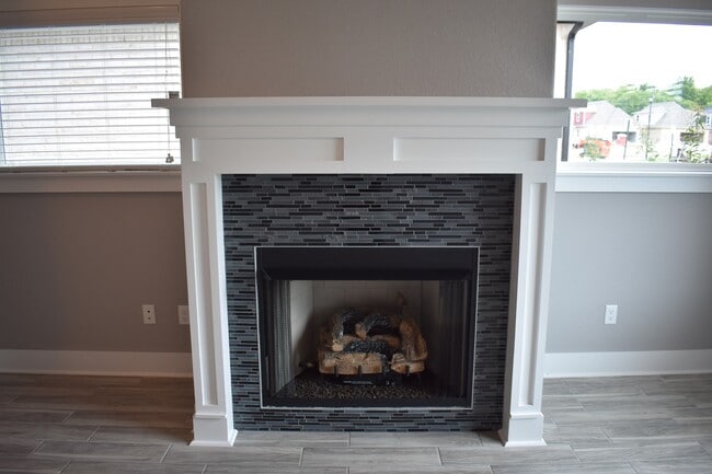 Building Photo - 4 Bedroom 3.5 Bathroom Home in the heart of Fayetteville, AR!!