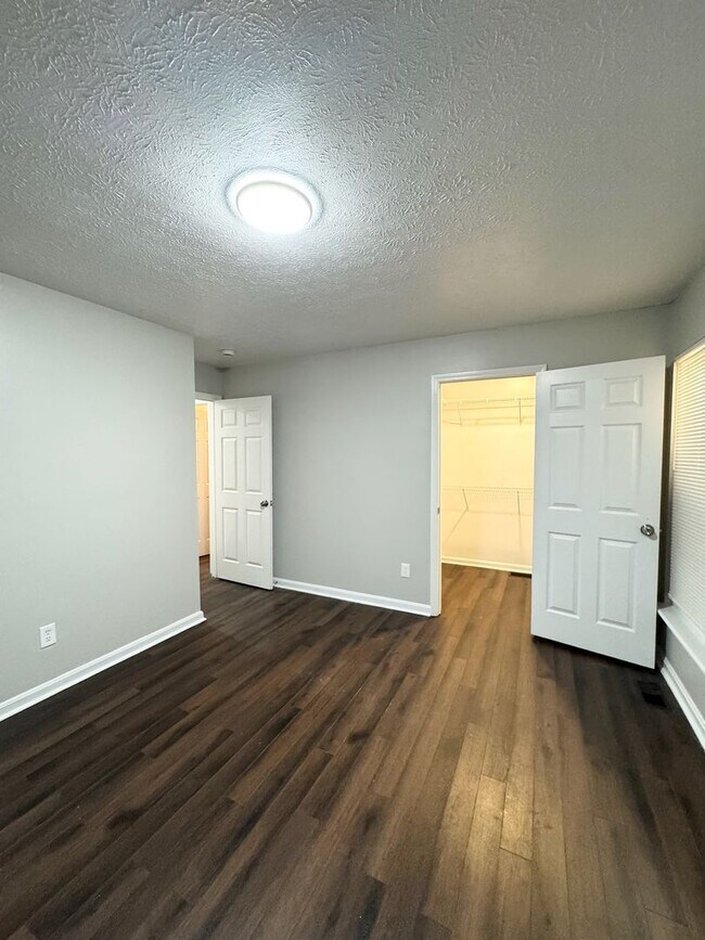 Building Photo - MOVE IN SPECIAL! $100 SECURITY DEPOSIT