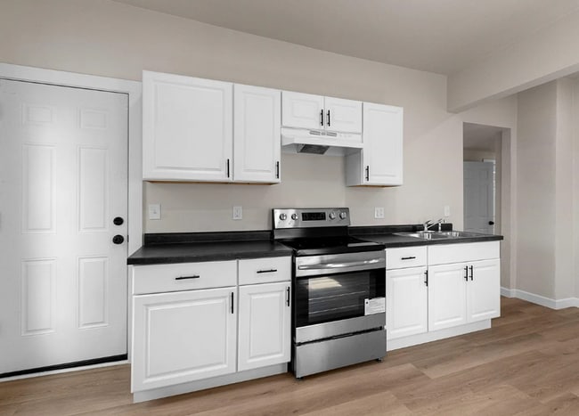 Building Photo - 4 Bedroom Single Family Home Available - Green Bay!